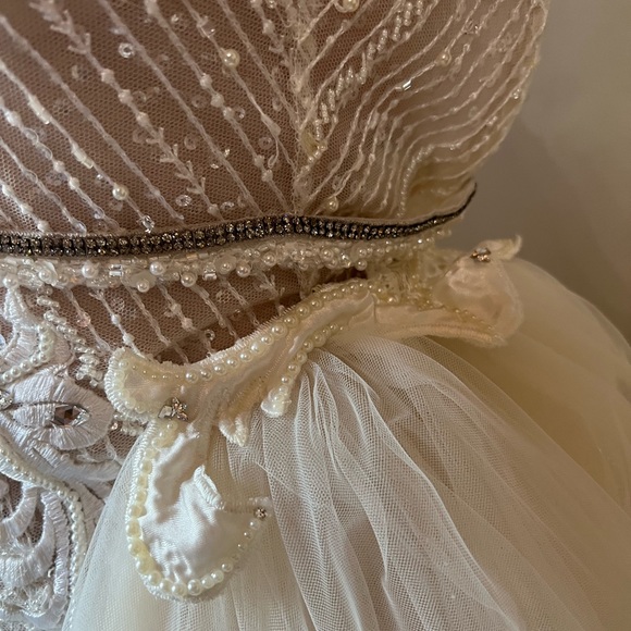 Beautiful BERTA WEDDING DRESS - Picture 3 of 14